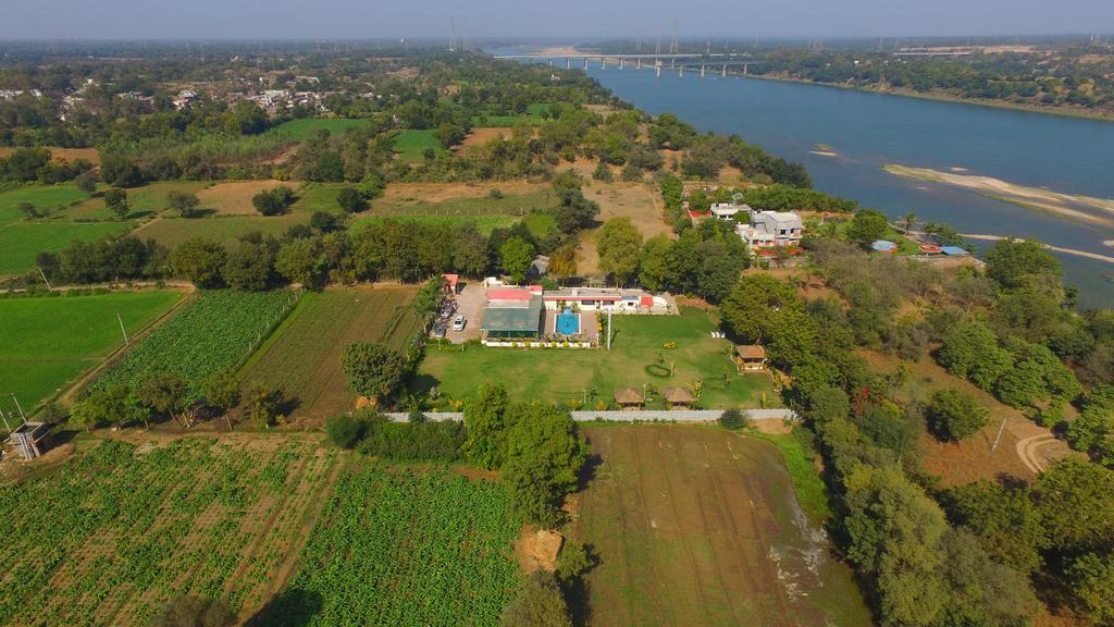 Krishna Farm Hotel Vasad Екстериор снимка